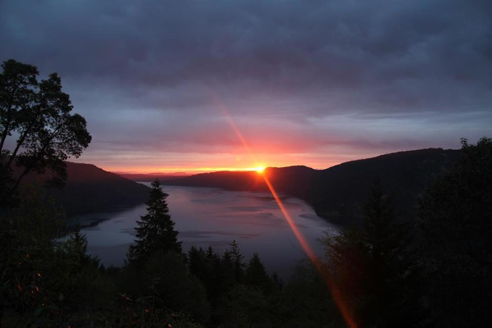 Moon Water Lodge Malahat Eksteriør billede