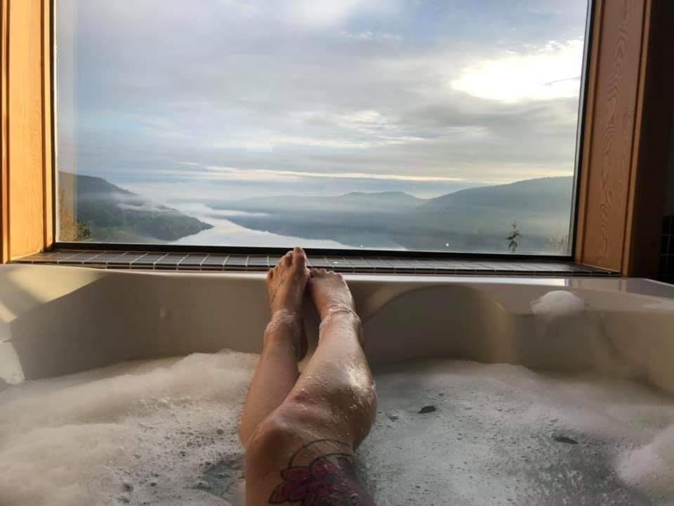 Moon Water Lodge Malahat Eksteriør billede