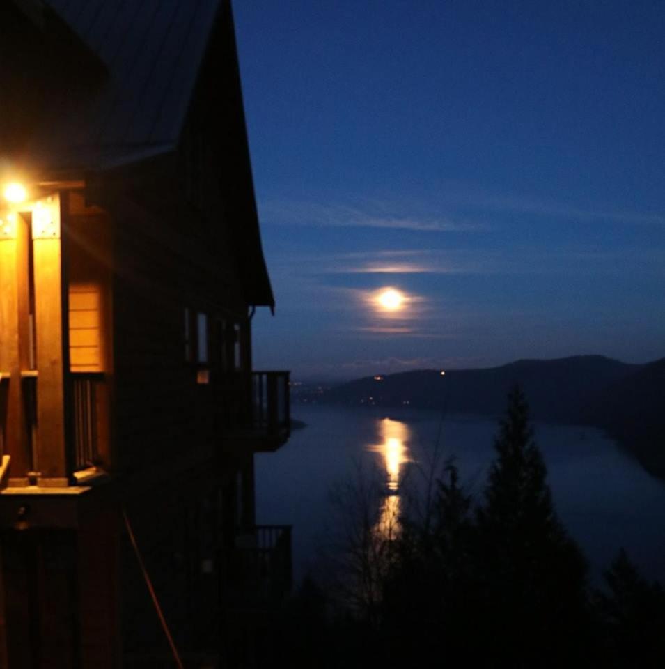 Moon Water Lodge Malahat Eksteriør billede