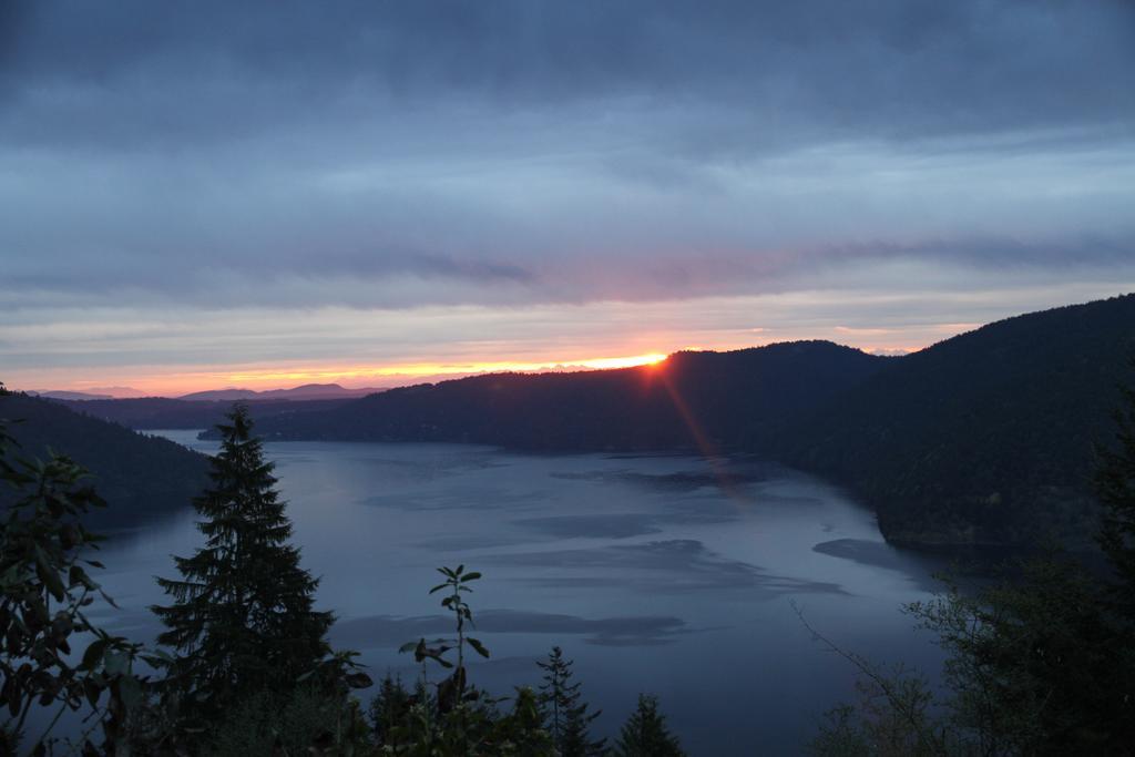 Moon Water Lodge Malahat Eksteriør billede