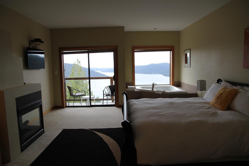 Moon Water Lodge Malahat Eksteriør billede
