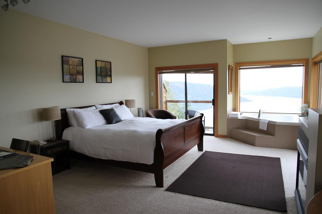 Moon Water Lodge Malahat Eksteriør billede