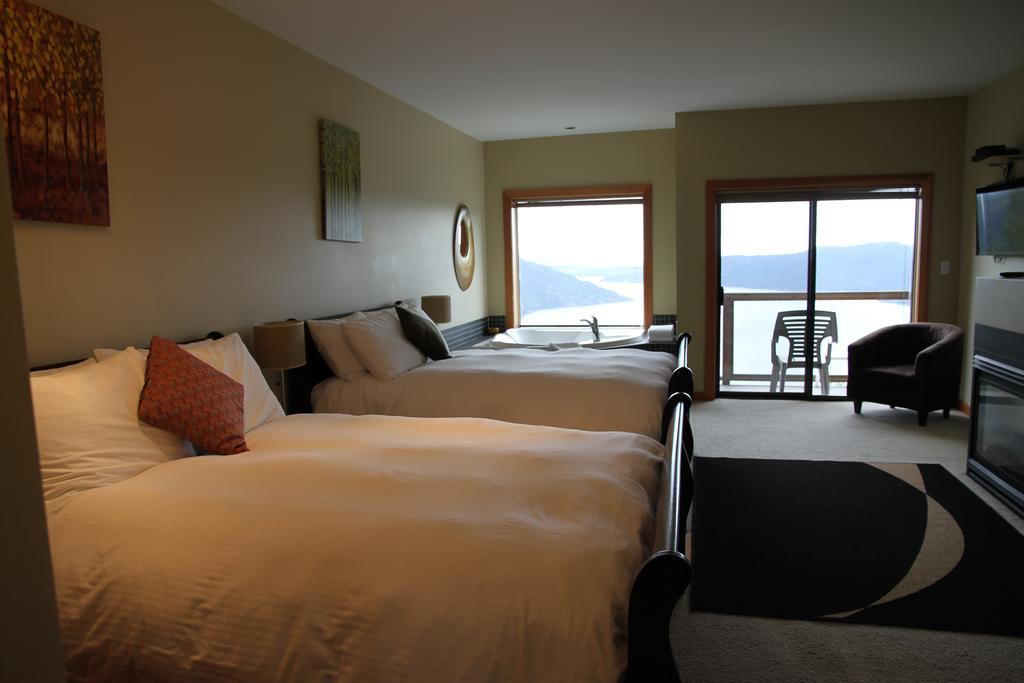Moon Water Lodge Malahat Eksteriør billede